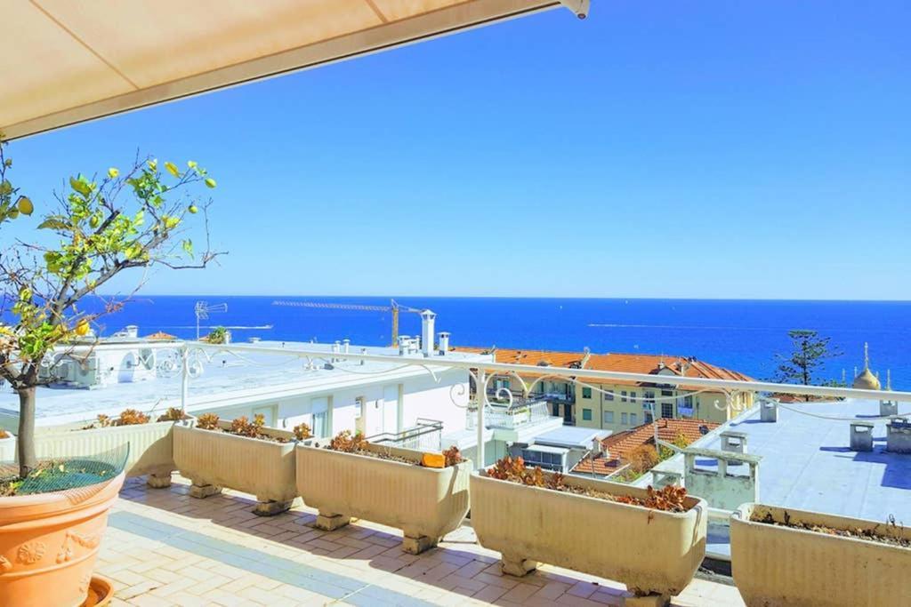 Appartamento Attico sul mare a Sanremo Esterno foto