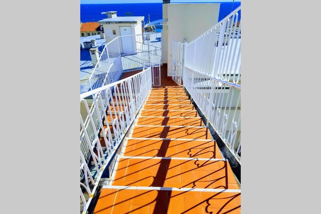 Appartamento Attico sul mare a Sanremo Esterno foto