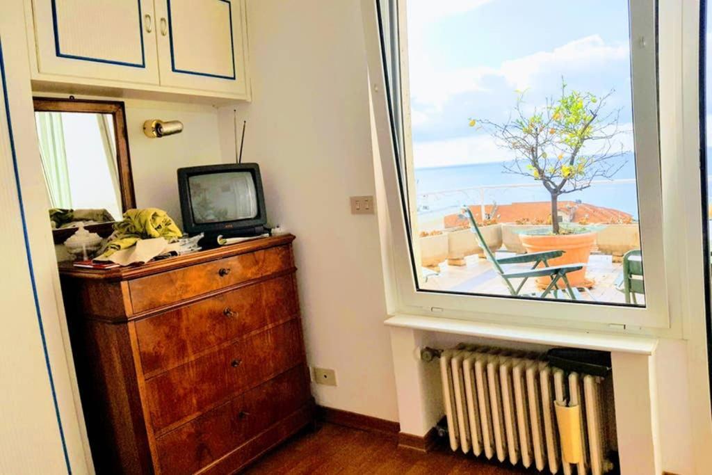 Appartamento Attico sul mare a Sanremo Esterno foto